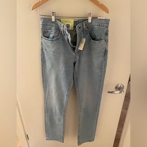 Levis 511 men’s light wash jeans 31x32. Unworn, tags still on